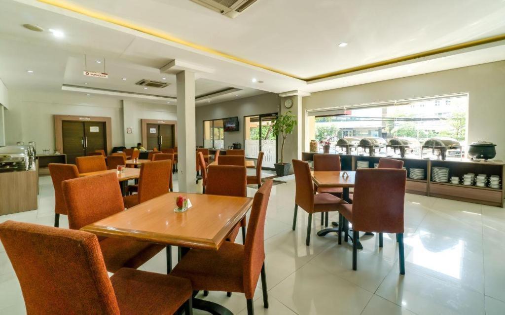 Sofyan Hotel Soepomo Jacarta Exterior foto