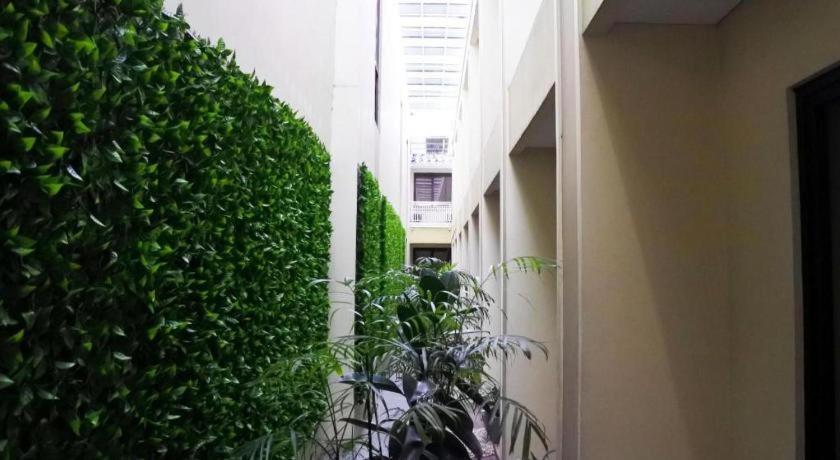 Sofyan Hotel Soepomo Jacarta Exterior foto